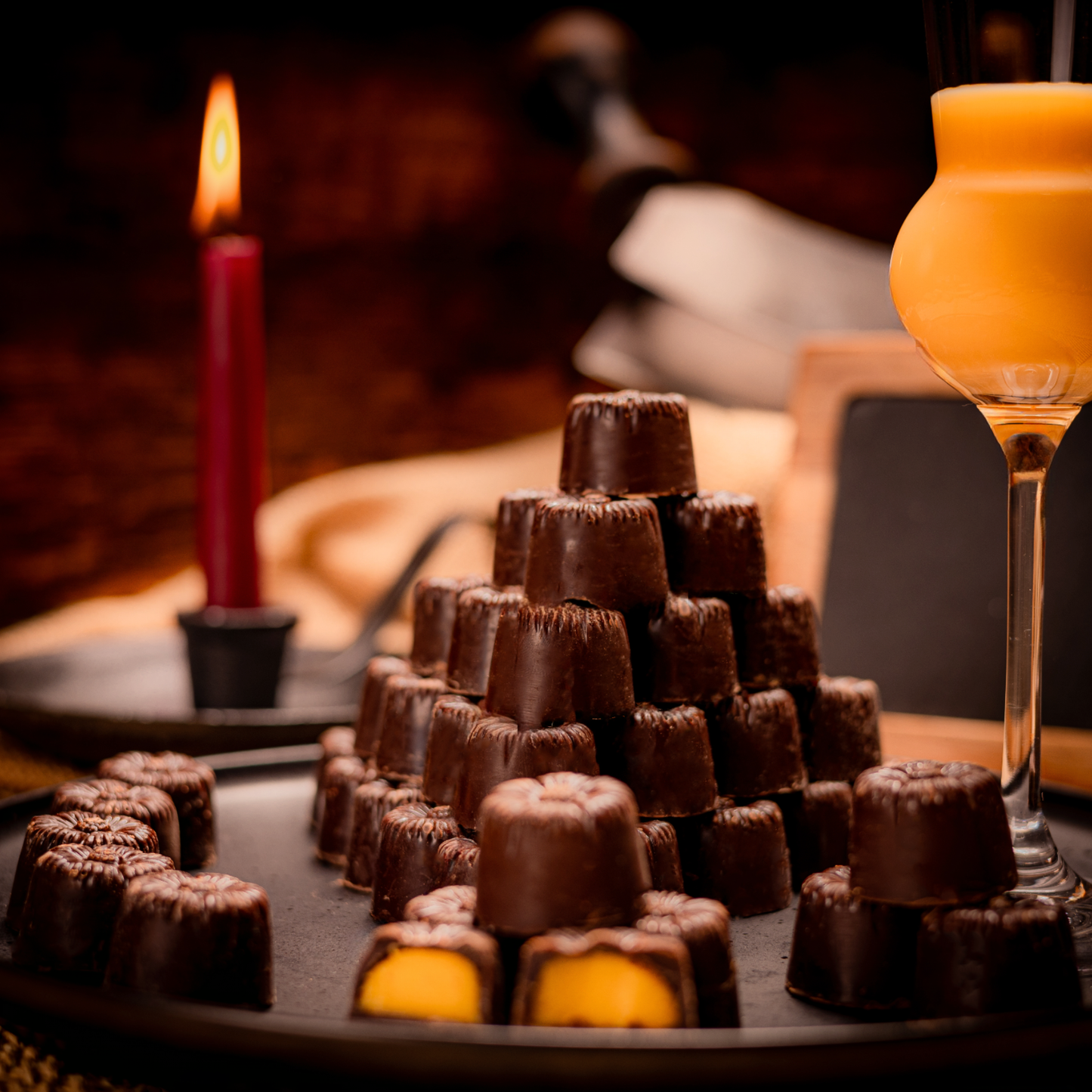 1 kg hořké čokoládové pralinky plněné vaječným likérem