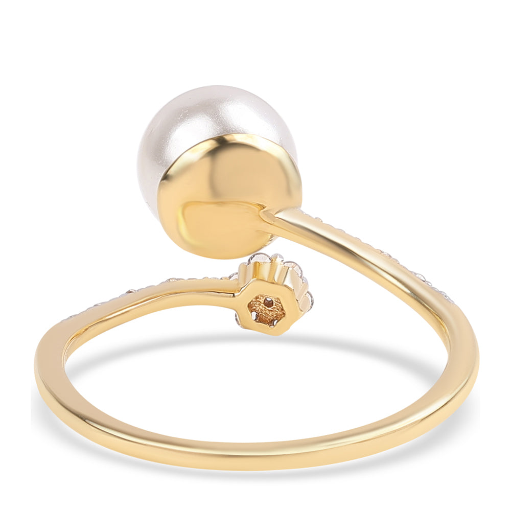 Pozlacené Stříbro 925/1000 - Prsten s Bílou Sladkovodní Perlou a Bílým Topazem - Karátové číslo: 4.2. přibližná hmotnost: 2.48 gramů