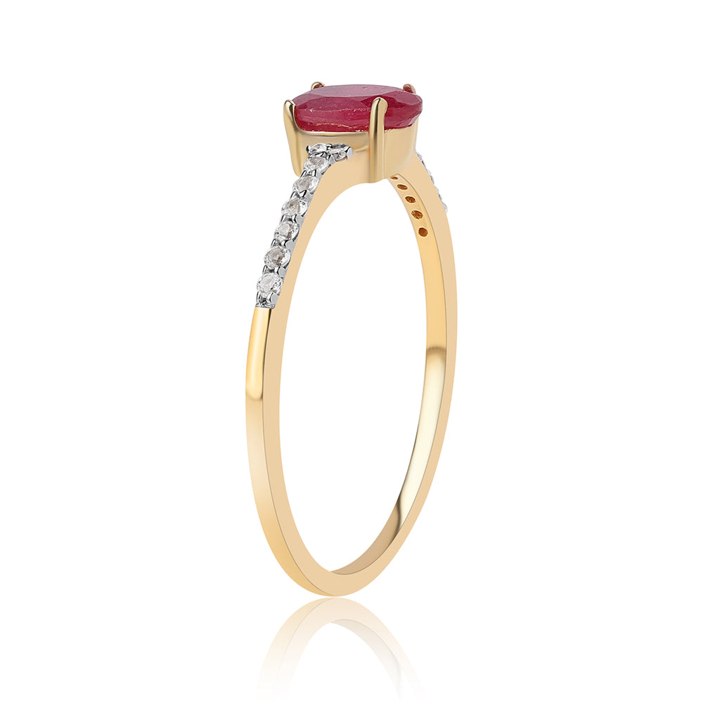 Pozlacené Stříbro 925/1000 - Prsten s Mozambickým Rubínem a Bílým Topazem - Karátové číslo: 1.28. přibližná hmotnost: 1.79 gramů