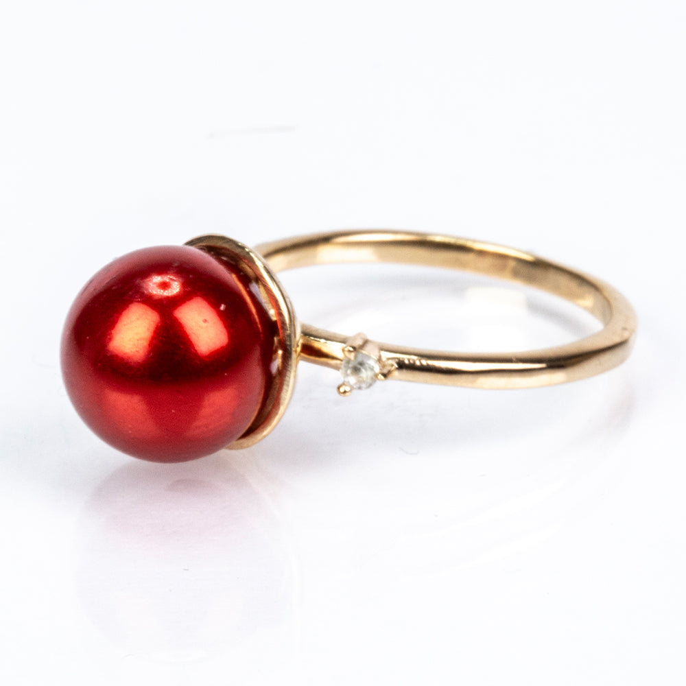 Pozlacené Stříbro 925/1000 - Prsten s Červená sladkovodní Perlou a Bílým Topazem - Karátové číslo: 7.46. přibližná hmotnost: 3.38 gramů