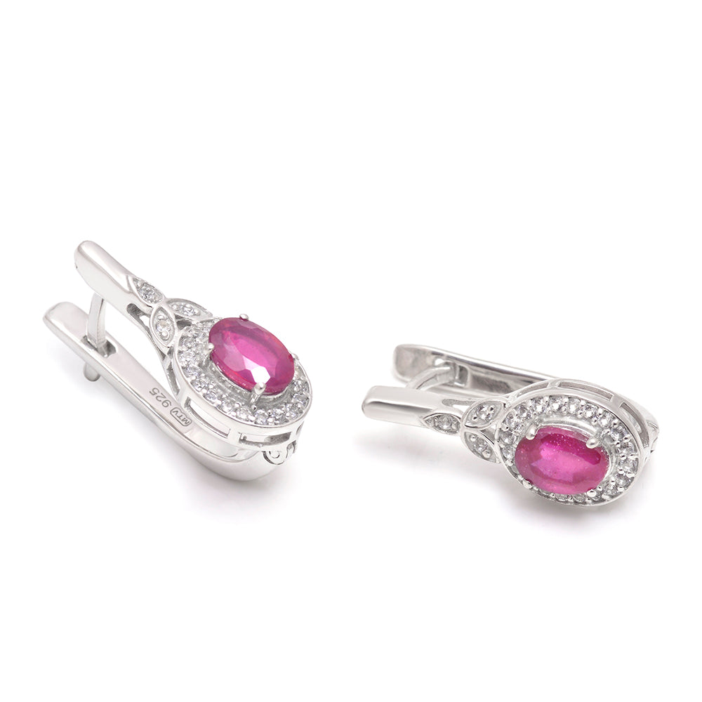 Stříbro 925/1000 - Náušnice s Madagaskarským Rubínem a Bílým Topazem - Karátové číslo: 2.23. přibližná hmotnost: 5.07 gramů