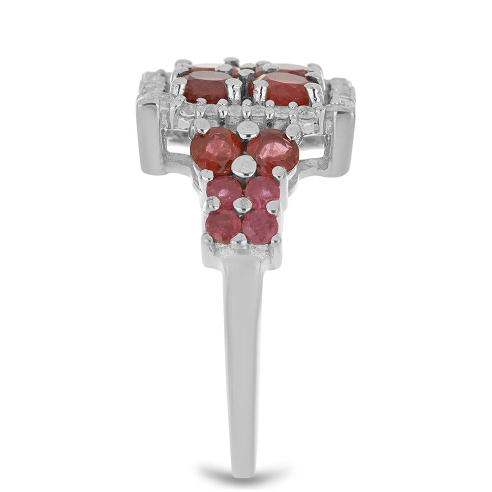 Stříbro 925/1000 - Prsten s Madagaskarským Rubínem a Bílým Topazem - Karátové číslo: 3.72. přibližná hmotnost: 4.57 gramů