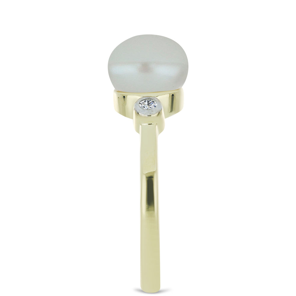 Pozlacené Stříbro 925/1000 - Prsten s Bílou Sladkovodní Perlou a Madagaskarským Rubínem - Karátové číslo: 4.01. přibližná hmotnost: 3.43 gramů