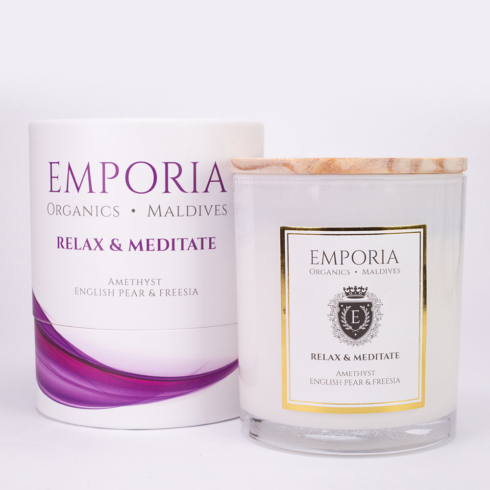 Emporia Organics Skleněná Svíčka: Maledivy - RELAX & MEDITATE, s Ametystem, s vůní anglické hrušky a frézie, 100% sójový vosk, 230 g