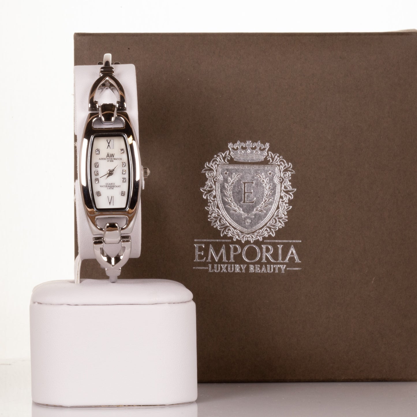 AW dámské hodinky ve stříbrné barvě s úzkým trojúhelníkovým řemínkem a krystaly křemenu | -80% Akce na Šperky