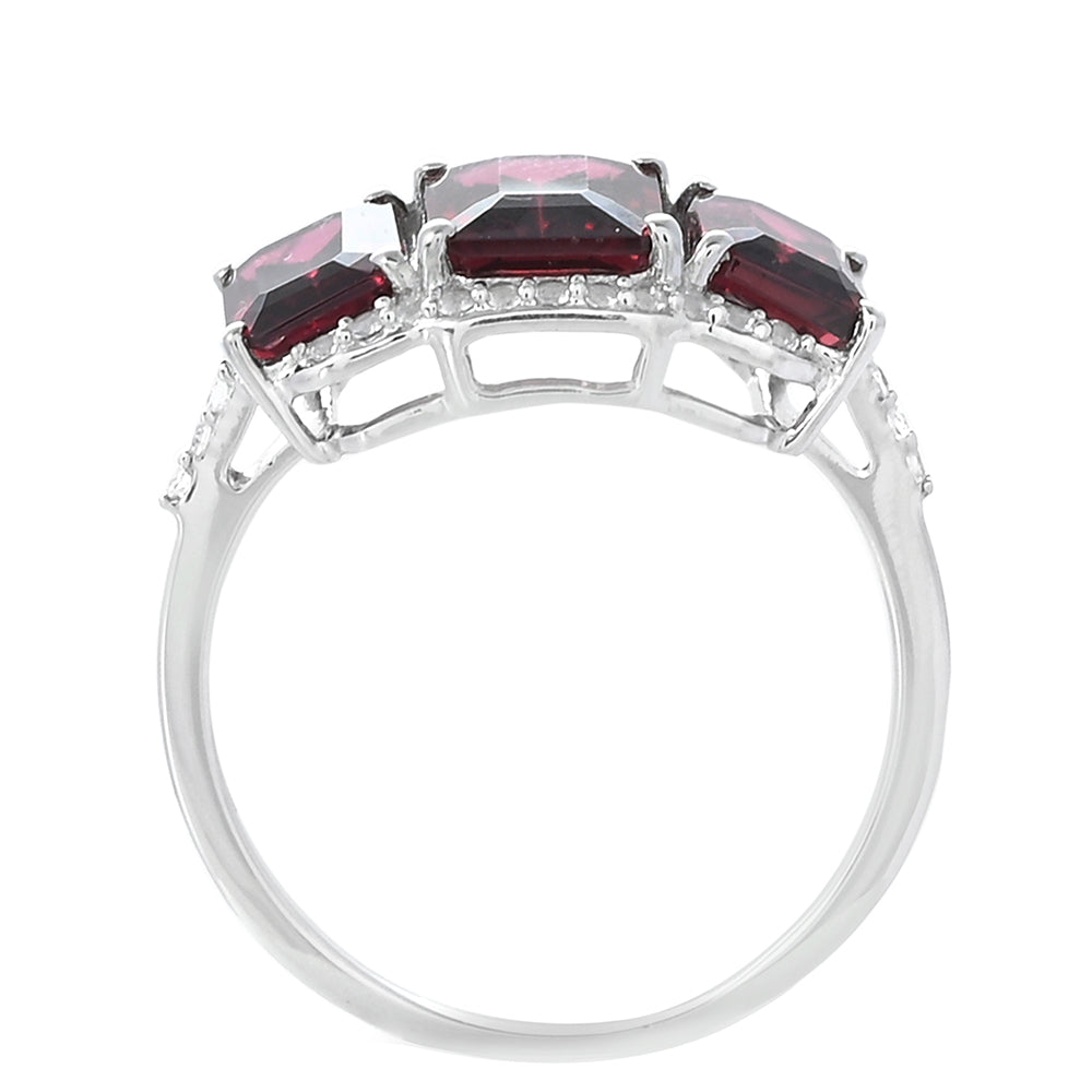 Stříbro 925/1000 - Prsten s Rhodolitovým Granátem - Karátové číslo: 4.2. přibližná hmotnost: 2.63 gramů