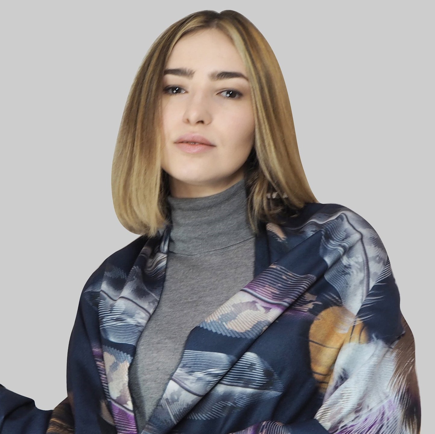 Vlněná šála-šátek, 70 cm x 180 cm, Motiv peří, Námořnická modrá | -80% Akce na Šperky