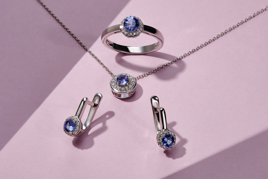 Proč ženy milují stříbrné šperky? Elegance, smysl, nadčasovost