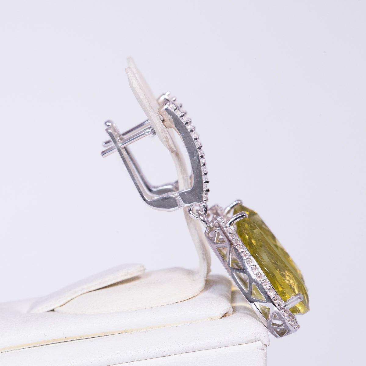 Stříbro 925/1000 - Náušnice s Brazilským Křišťálovým Křemenem a Bílým Topazem - Karátové číslo: 20.74. přibližná hmotnost: 10.46 gramů 3 