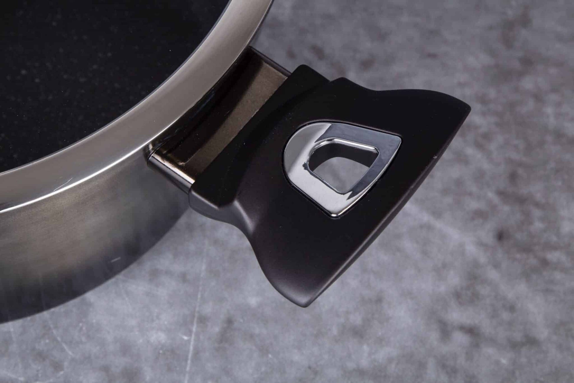 Berlinger Haus Metallic Line Shiny Black Edition kastrol s poklicí (6,1 l) 2 