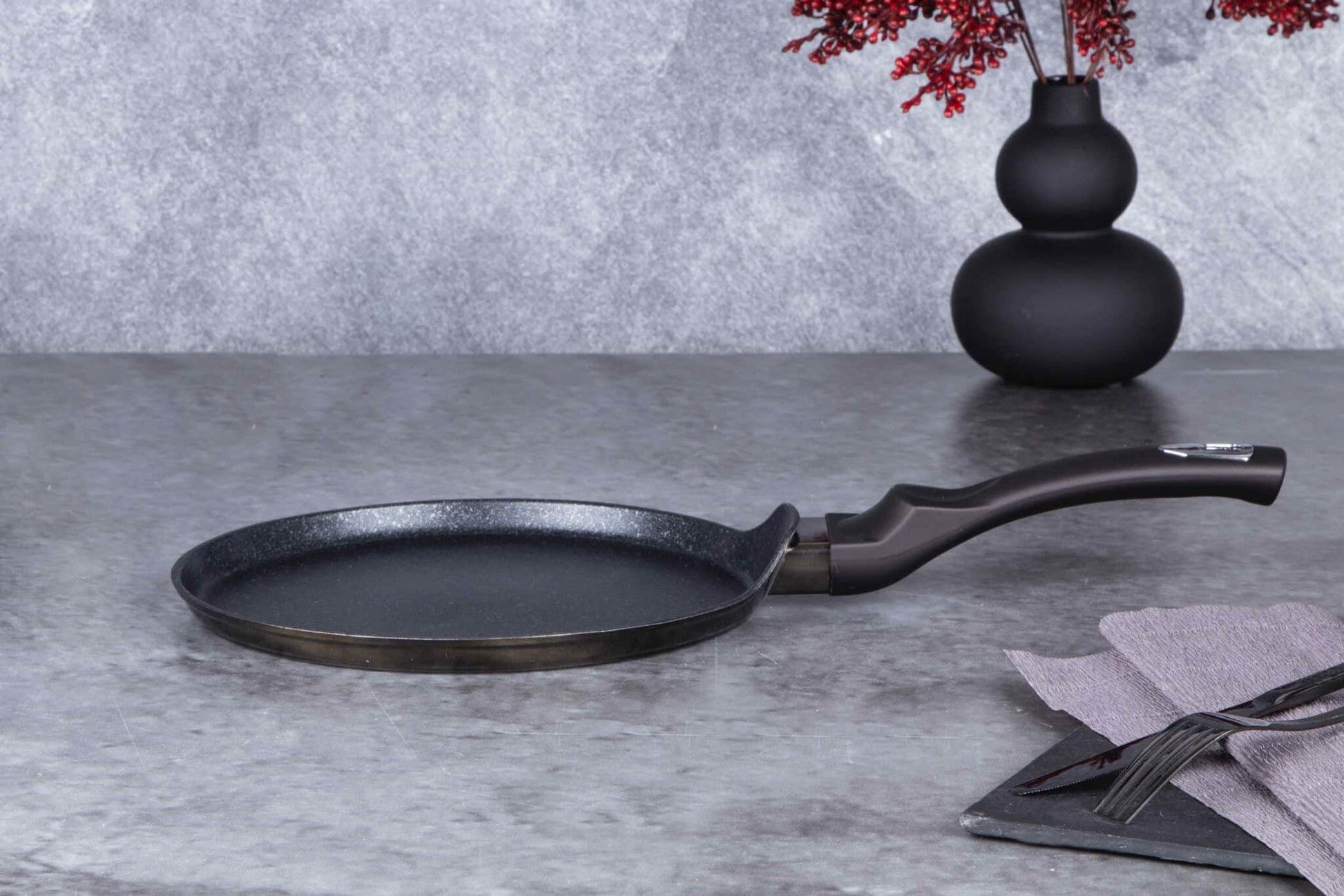 Palačinková pánev Berlinger Haus Metallic Line Shiny Black Edition, 28 cm, chránič zdarma 3 