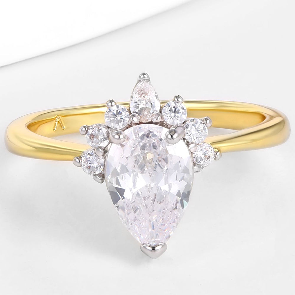 Pozlacená slitina - Prsten s Bílým Emporia® Křišťálem přibližná hmotnost: 10 gramů 1 