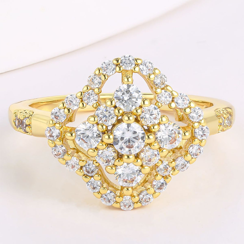 Pozlacená slitina - Prsten s Bílým Emporia® Křišťálem přibližná hmotnost: 10 gramů 1 