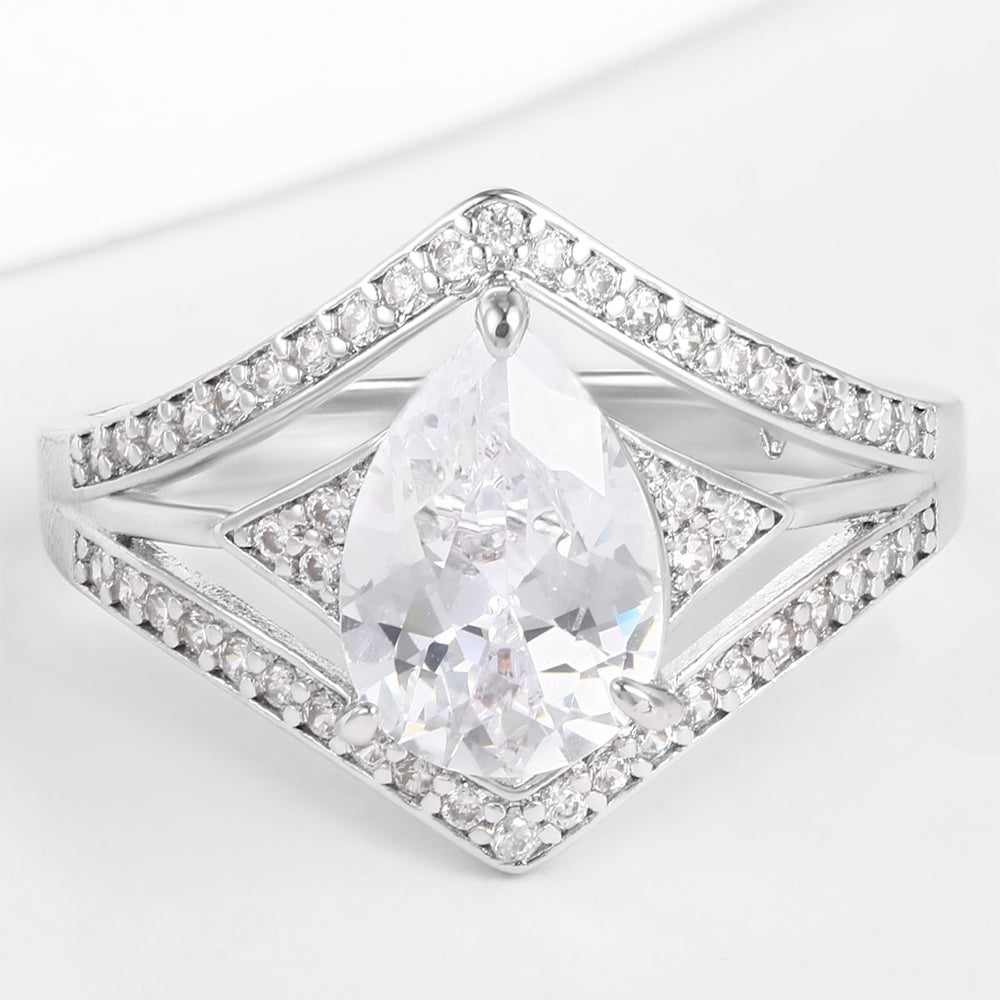 Pozlacená slitina - Prsten s Bílým Emporia® Křišťálem přibližná hmotnost: 10 gramů 1 