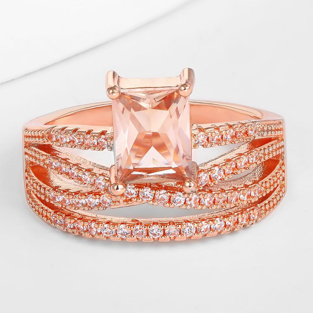 Pozlacená slitina - Prsten s Bílým Emporia® Křišťálem přibližná hmotnost: 10 gramů 1 