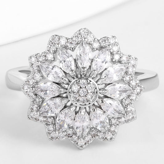 Pozlacená slitina Prsten s Bílým Emporia® Křišťálem přibližná hmotnost: 10 gramů