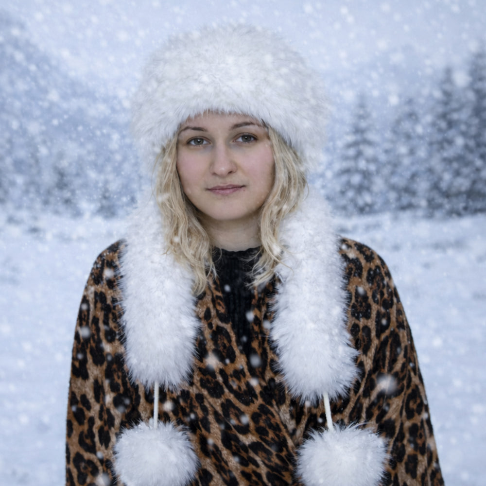 Bílá zimní čepice z umělé kožešiny se šálou – univerzální velikost 6 