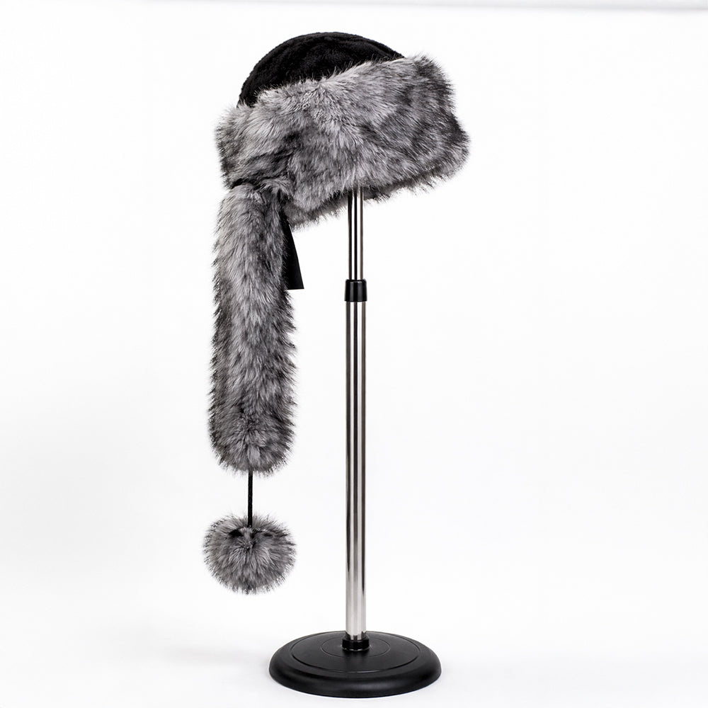 Stříbrná zimní čepice s umělou kožešinou a šálou – univerzální velikost