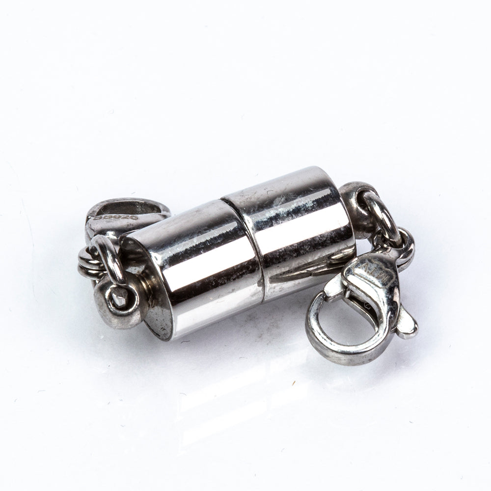 Stříbrný magnetický zámek