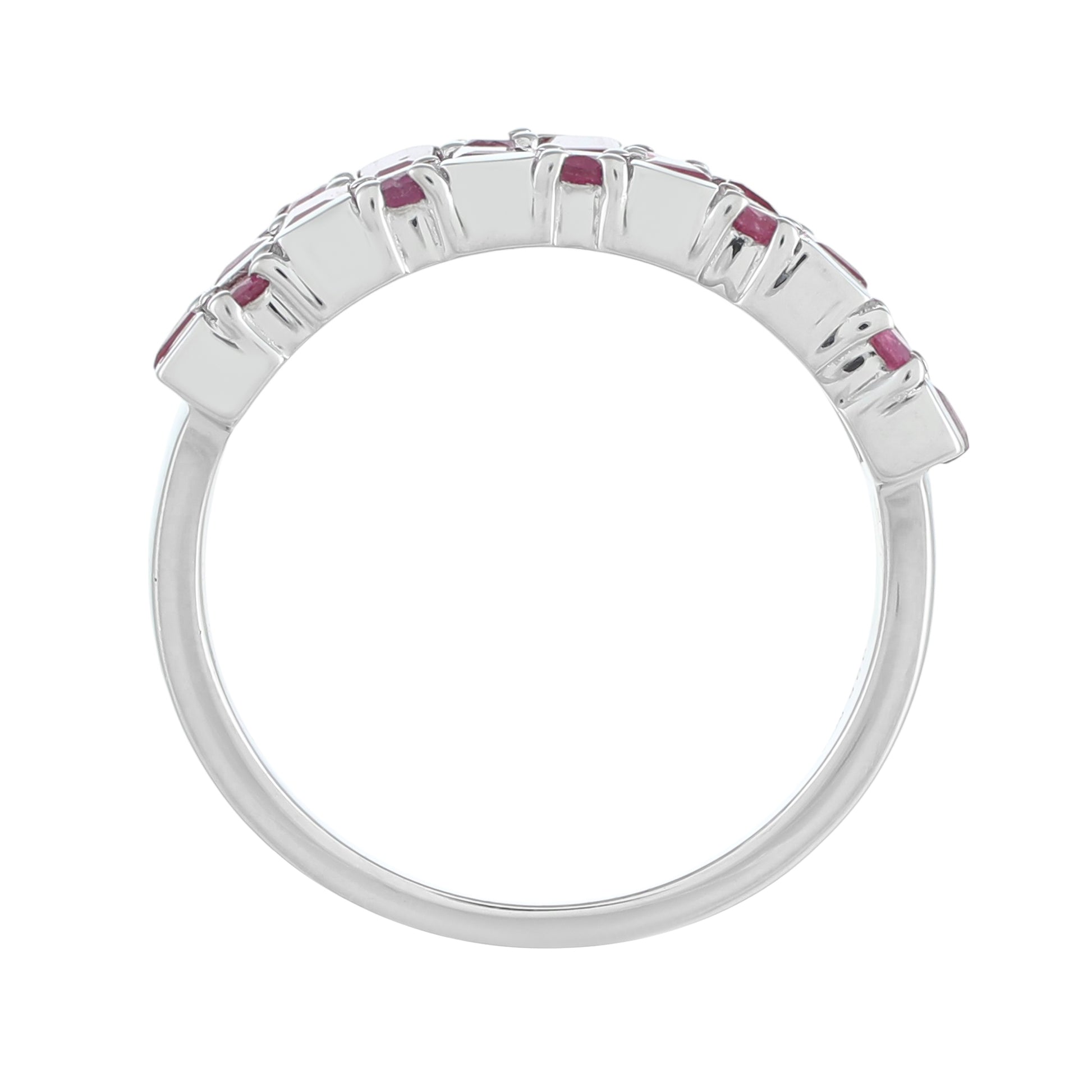 Stříbro 925/1000 - Prsten s Thajským Rubínem - Karátové číslo: 2.93. přibližná hmotnost: 4 gramů 4 