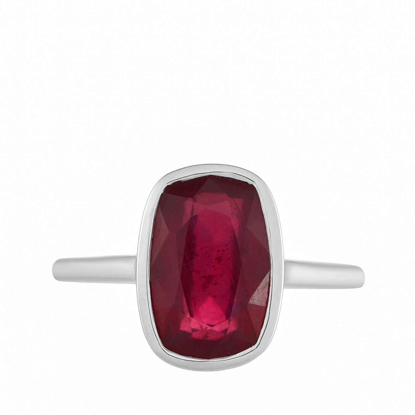 Stříbro 925/1000 Prsten s Thajským Rubínem - Karátové číslo: 6.12. přibližná hmotnost: 3.41 gramů