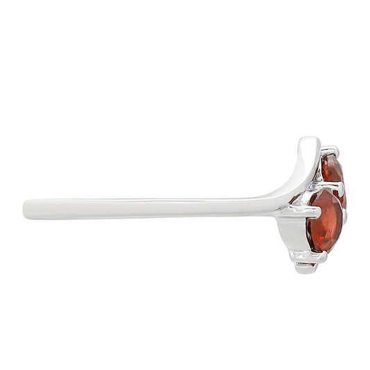 Stříbro 925/1000 - Prsten s Granátem - Karátové číslo: 0.88. přibližná hmotnost: 1.9 gramů