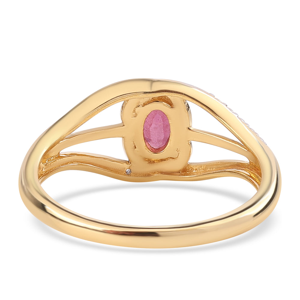 Pozlacené Stříbro 925/1000 - Prsten s Mozambickým Rubínem a Bílým Topazem - Karátové číslo: 0.7. přibližná hmotnost: 2.84 gramů