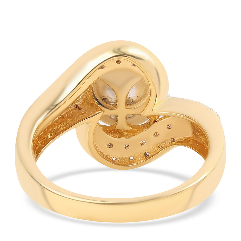 Pozlacené Stříbro 925/1000 - Prsten s Bílou Sladkovodní Perlou a Bílým Topazem - Karátové číslo: 7.32. přibližná hmotnost: 6.88 gramů