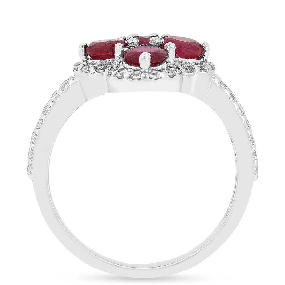 Stříbro 925/1000 - Prsten s Thajským Rubínem - Karátové číslo: 2.28. přibližná hmotnost: 3.22 gramů