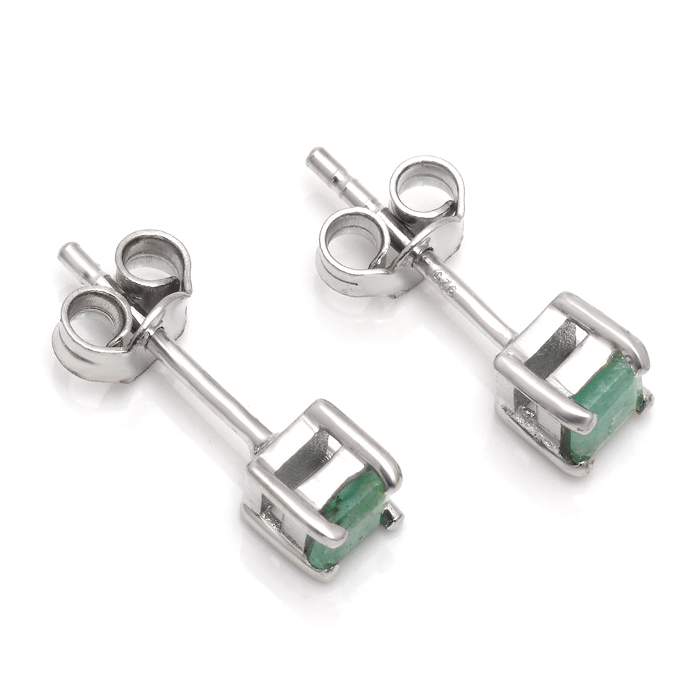 Stříbro 925/1000 - Náušnice s Brazilským Smaragdem - Karátové číslo: 0.5. přibližná hmotnost: 1.06 gramů