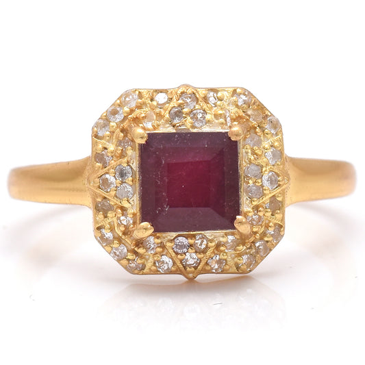 Pozlacený Stříbrný Prsten s Madagaskarským Rubínem a Bílým Topazem