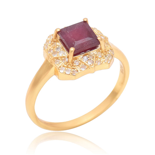 Pozlacený Stříbrný Prsten s Madagaskarským Rubínem a Bílým Topazem