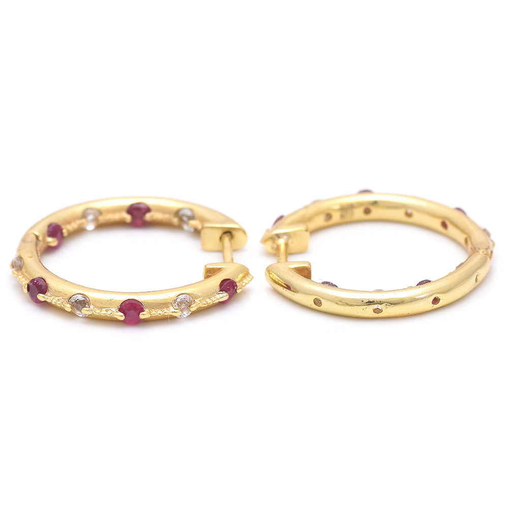 Pozlacené Stříbro 925/1000 - Náušnice s Madagaskarským Rubínem a Bílým Topazem - Karátové číslo: 1.78. přibližná hmotnost: 3.8 gramů