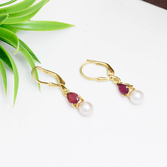 Pozlacené 925 / 1000 Sterlingové Stříbro Náušnice s Madagaskarským Rubínem a Bílou Sladkovodní Perlou