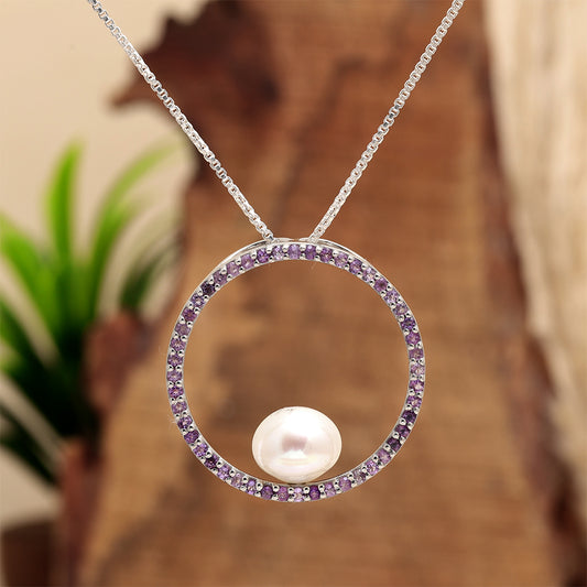 Stříbro 925/1000 - Přívěsek s Brazilským Ametystem a Bílou Sladkovodní Perlou - Karátové číslo: 4. přibližná hmotnost: 3.64 gramů