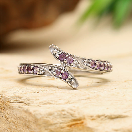 Stříbro 925/1000 - Prsten s Brazilským Ametystem a Bílým Topazem - Karátové číslo: 0.17. přibližná hmotnost: 2.29 gramů