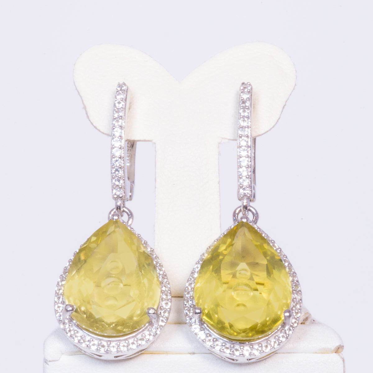 Stříbro 925/1000 - Náušnice s Brazilským Křišťálovým Křemenem a Bílým Topazem - Karátové číslo: 20.74. přibližná hmotnost: 10.46 gramů