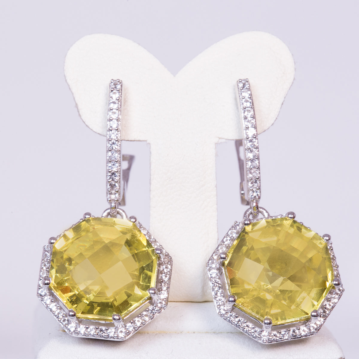 Stříbrné Náušnice s Umělým Diasporem a Bílým Topazem 1 