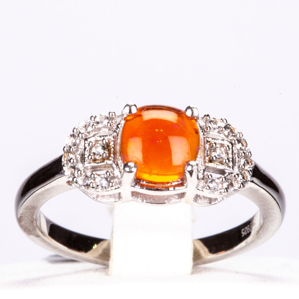 Stříbro 925/1000 - Prsten s Oranžovým Opálem z Lega Dembi a Bílým Topazem - Karátové číslo: 0.66. přibližná hmotnost: 2.83 gramů