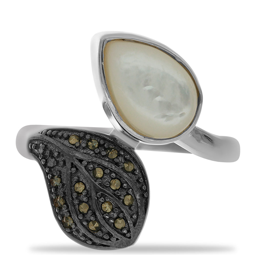 Stříbrný Prsten s Rakouským Markazitem a Lasturou