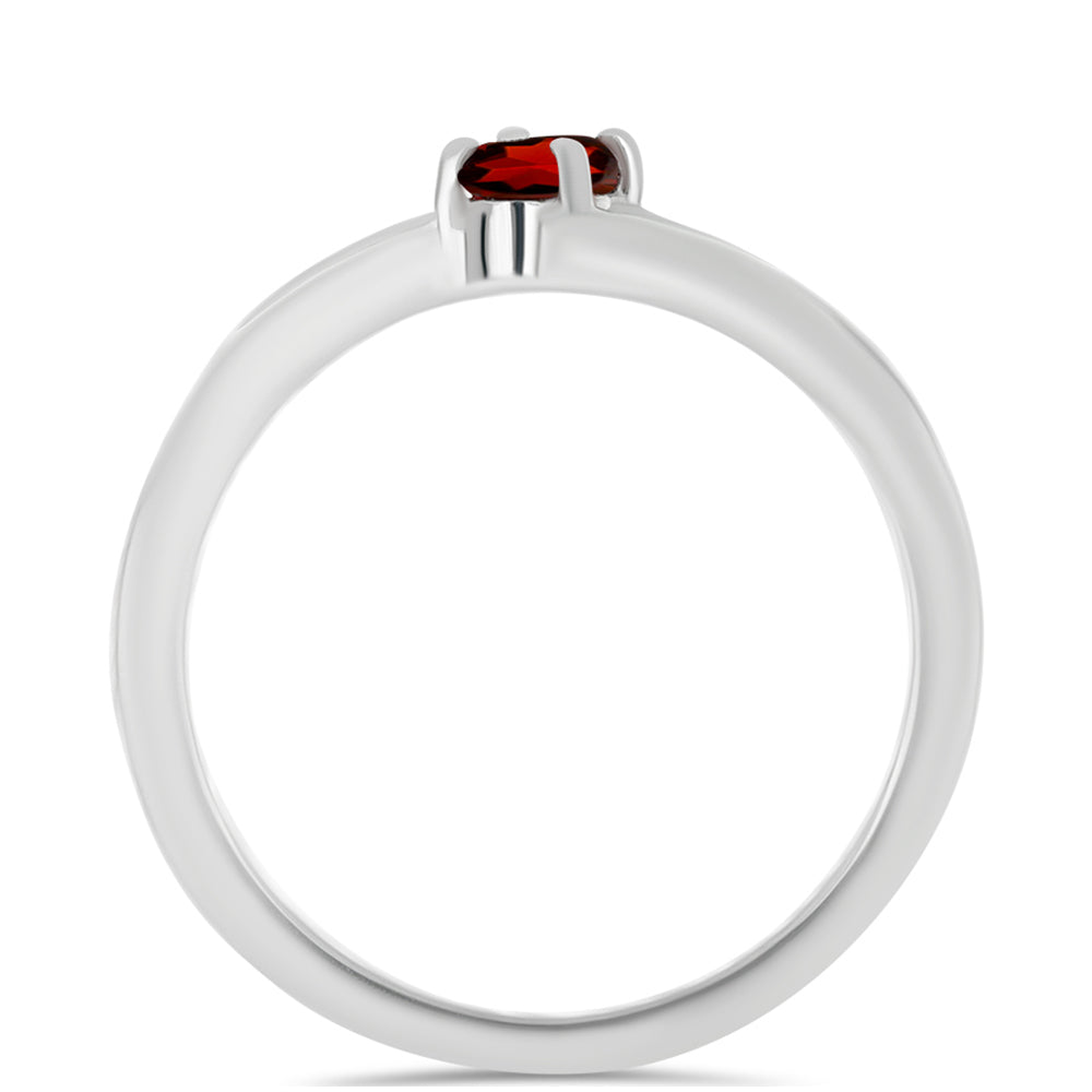 Stříbro 925/1000 - Prsten s Bartonským Granátem - Karátové číslo: 0.3. přibližná hmotnost: 2.21 gramů