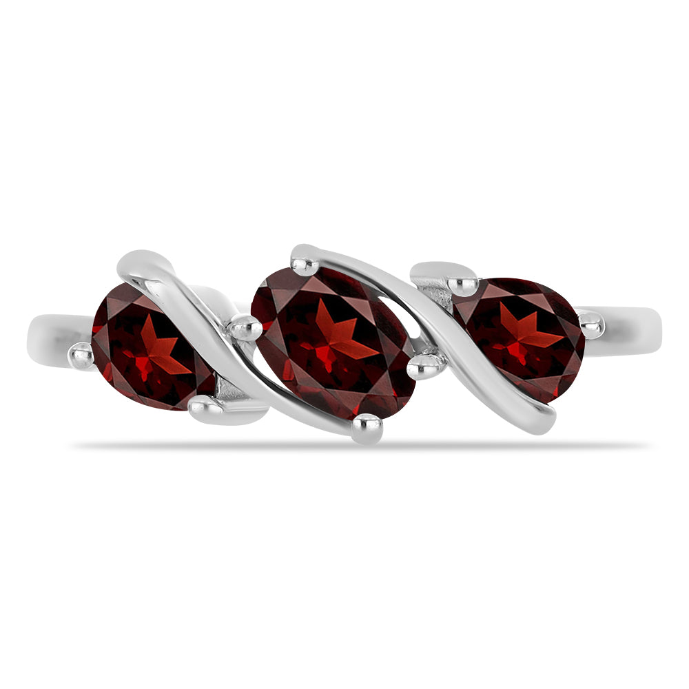 Stříbro 925/1000 - Prsten s Bartonským Granátem - Karátové číslo: 1.33. přibližná hmotnost: 2.5 gramů 1 