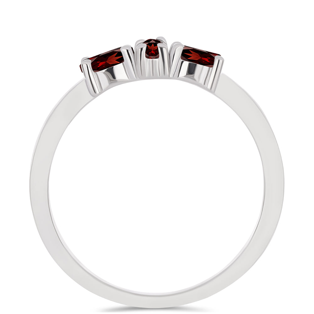 Stříbro 925/1000 - Prsten s Bartonským Granátem - Karátové číslo: 0.6. přibližná hmotnost: 2.01 gramů