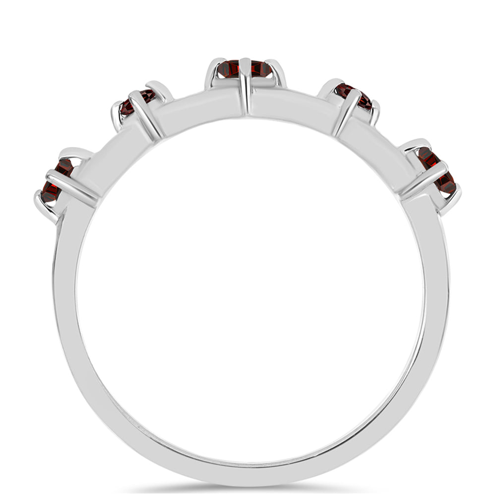 Stříbro 925/1000 - Prsten s Bartonským Granátem - Karátové číslo: 0.28. přibližná hmotnost: 1.69 gramů