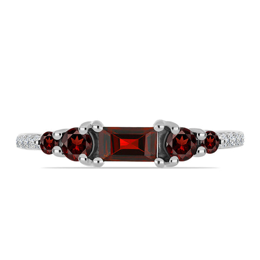 Stříbro 925/1000 - Prsten s Bartonským Granátem a Bílým Topazem - Karátové číslo: 0.85. přibližná hmotnost: 2.04 gramů