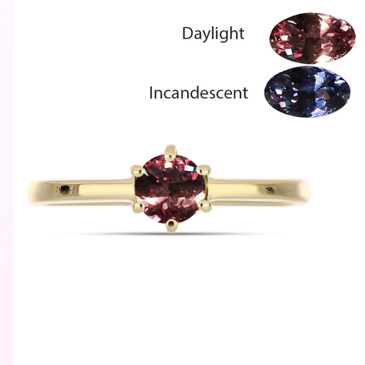 Pozlacené Stříbro 925/1000 - Prsten s Tsivorským Měňavým Granátem - Karátové číslo: 0.62. přibližná hmotnost: 2.27 gramů