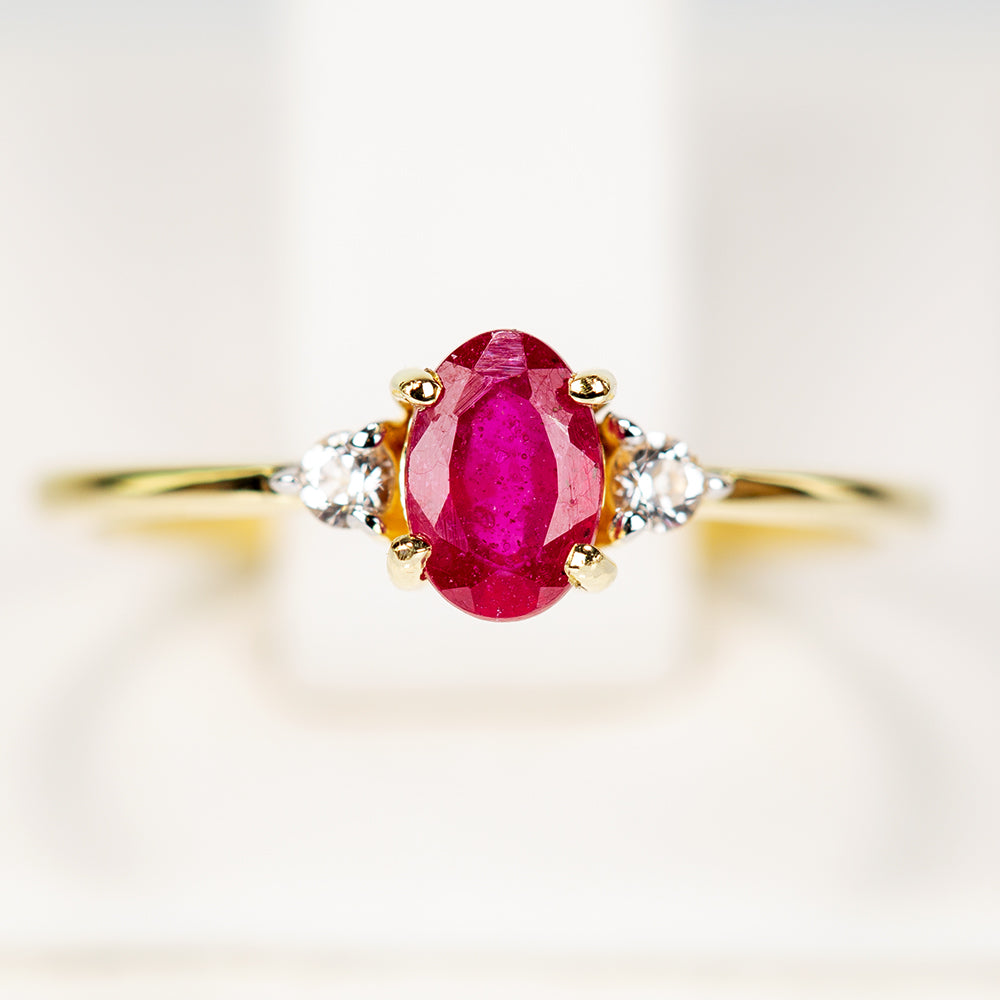 Pozlacené Stříbro 925/1000 - Prsten s Madagaskarským Rubínem a Bílým Topazem - Karátové číslo: 0.7. přibližná hmotnost: 1.49 gramů 2 