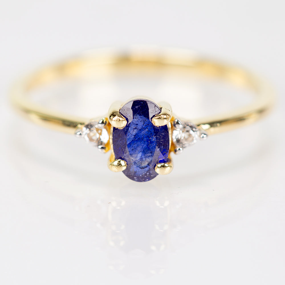 Pozlacené Stříbro 925/1000 - Prsten s Australským Modrým Safírem a Bílým Topazem - Karátové číslo: 0.77. přibližná hmotnost: 1.5 gramů