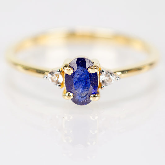 Pozlacené Stříbro 925/1000 - Prsten s Australským Modrým Safírem a Bílým Topazem - Karátové číslo: 0.77. přibližná hmotnost: 1.5 gramů