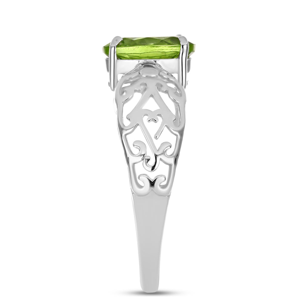 Stříbro 925/1000 - Prsten s Čchang-pajským Peridotem - Karátové číslo: 1.15. přibližná hmotnost: 1.98 gramů
